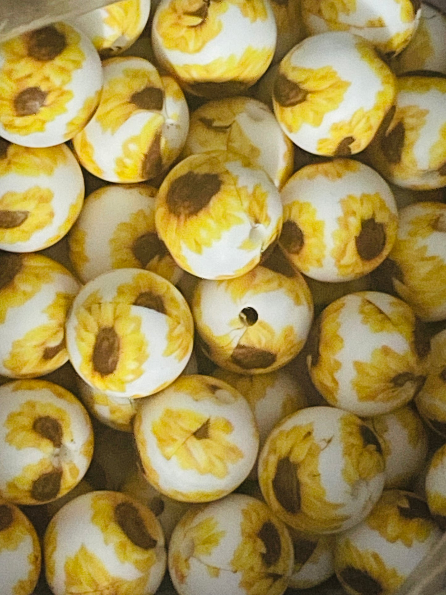 15mm White Sunflower Bead